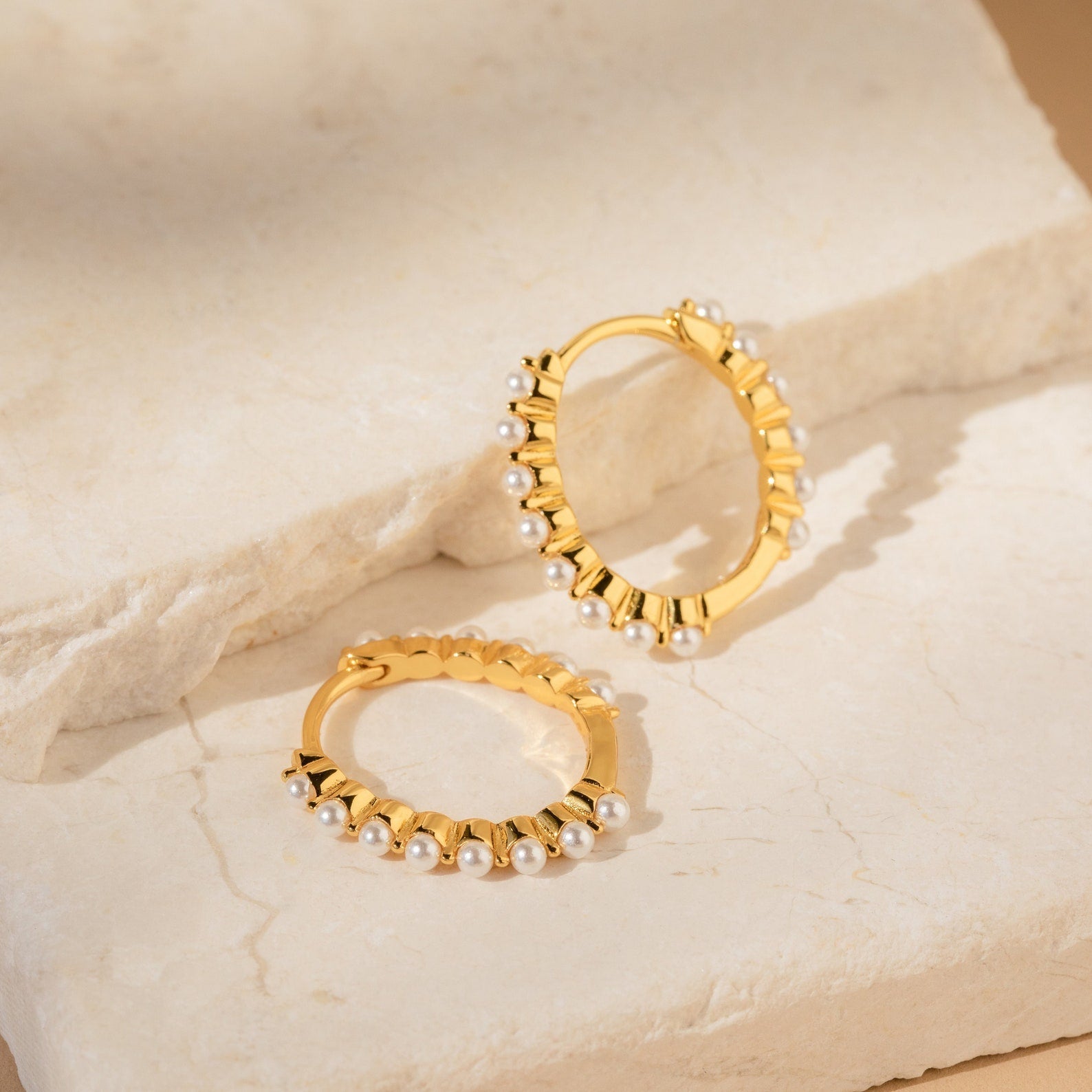Timeless Sophistication: Malik Pearl Hoop Earrings 18K Gold